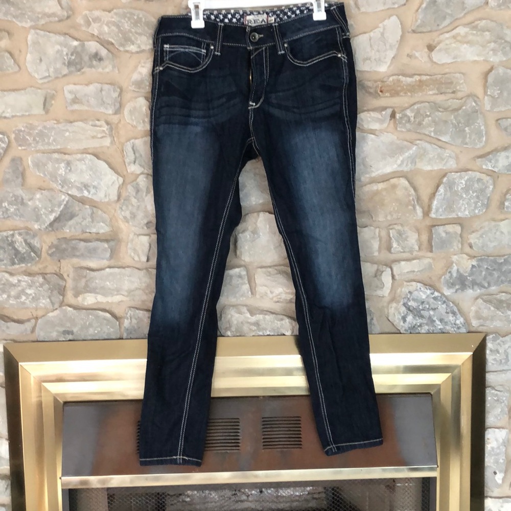 Barely worn sz 32 women’s ariat skinny jean